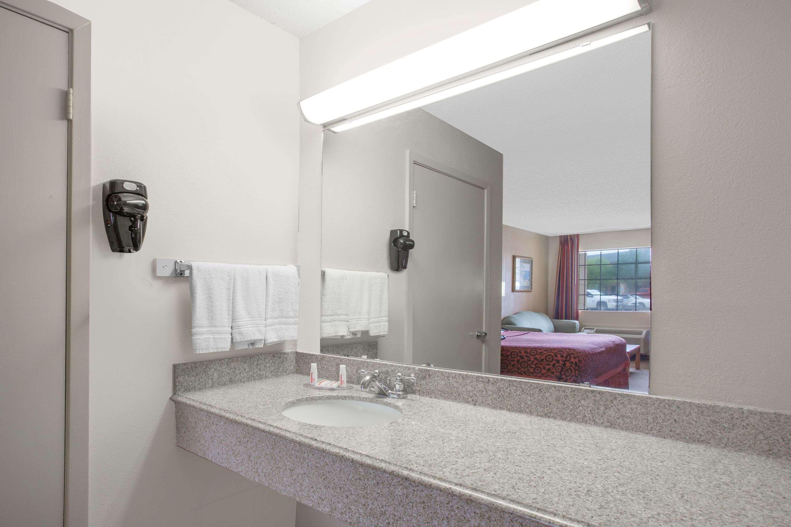 Days Inn By Wyndham Ruston La Екстер'єр фото